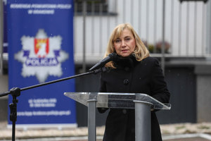 Pani Poseł na Sejm RP Elżbieta Duda przemawia do mikrofonu