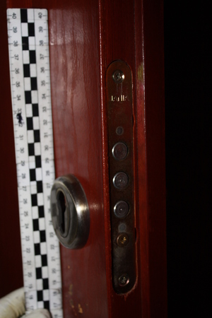 calówka na drzwiach - zdjęcie poglądowe