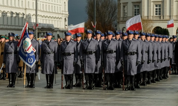 policjanci podczas obchodów Święta Niepodległości