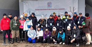 Organizatorzy oraz uczestnicy Światowego Dnia Śniegu na zakończenie działań