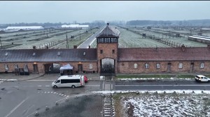 Uroczystośći 78 rocznica wyzwolenia Auschwitz Birkenau  Brzezinka 27.01 Brama Śmierci