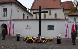 Krzyż Katyński na placu o. Adama Studzińskiego