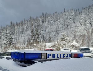 napis policja na radiowozie