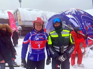 Pan Prezydent Andrzej Duda z policjantem z patrolu narciarskiego