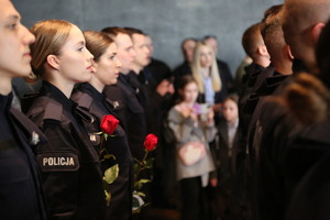 nowe policjantki z różami
