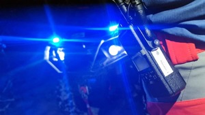 niebieskie światła błyskowe