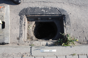 niezabezpieczona studzienka zdjęcie poglądowe