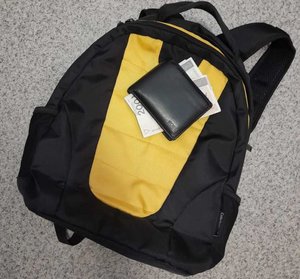 Plecak oraz portfel z gotówką - zdjęcie poglądowe