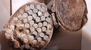 zabezpieczony metalowy pojemnik z amunicją