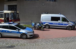 pojazdy służbowe policji, zabytkowy autobus