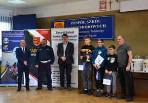 zwycięska drużyna z powiatu w kategorii 13-16 lat