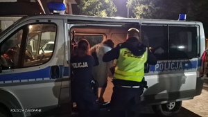 odnaleziona zaginiona pod opieką policjantów