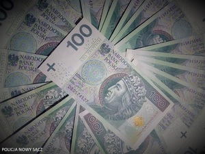 banknoty o nominale 100 złotych - zdjecie ilustracyjne