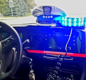 wnętrze radiowozu ruchu drogowego