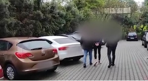 Doprowadzenie zatrzymanego 36 latka