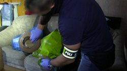 Policjanci znaleźli pojemnik z narkotykami
