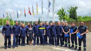 pamiątkowe zdjęcie z panią naczelnik wydziału doboru