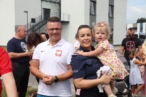 Rzecznik Mariusz Ciarka z żoną i córką