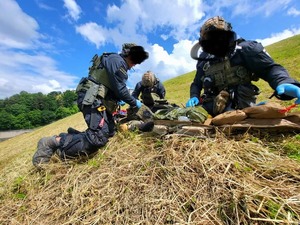 policjanci podczas ćwiczeń