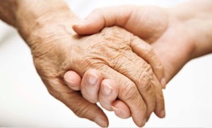 Pomoc Seniorom. Ręka osoby młodszej trzymająca rękę osoby starszej