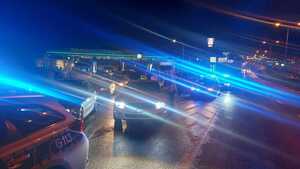 noc, nielegalne rajdy, policyjne radiowozy