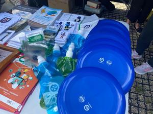 materiały profilaktyczne Policji oraz nagrody Fundacji PZU