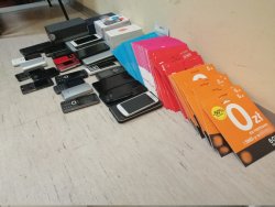 kilkanaście telefonów i karty prepaid
