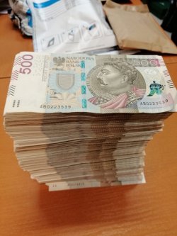 Setki banknotów 500 zł