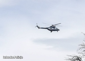 śmigłowiec w powietrzu