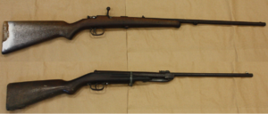 Broń zabezpieczona w trakcie przeszukania w gminie Kozłów