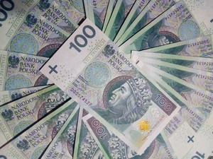 banknoty o nominale 100 złotych