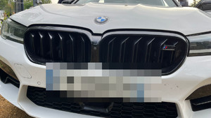 przód maski pojazdu BMW