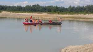 akcja ratunkowa służb mundurowych na zbiorniku wodnym