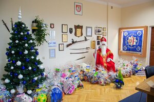 Święty Mikołaj z prezentami