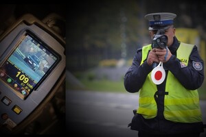 Policjant z radarem prędkości