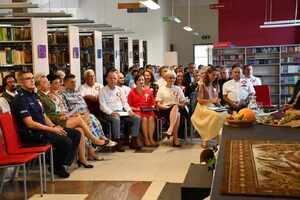 zebrani przedstawiciele służ mundurowych, samorządów, instytucji