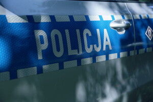 napis Policja na radiowozie
