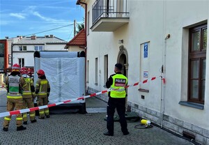 kierujący działaniami policjant