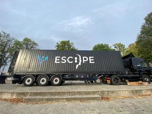 pojazd ciężarowy tzw. „Escape – Van”, wewnątrz którego, uczestnicy wydarzenia będą mogli zapoznać się z sytuacją osób, które padły ofiarą procederu handlu ludźmi.