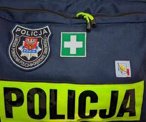 apteczka na wyposażeniu radiowozów