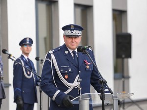 Komendant Wojewódzki Policji w trakcie przemówienia