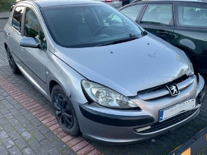 Kolizja Kęty zderzenie uszkodzony peugeot