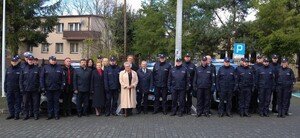 zdjęcie grupowe osób zgromadzonych na uroczystości