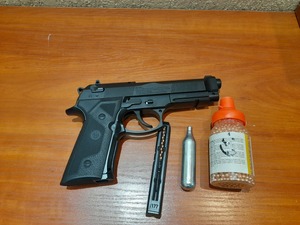 Replika pistoletu nabój gazowy  pojemnik z kulkami