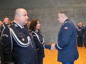 Komendant Wojewódzki gratuluje policjantce