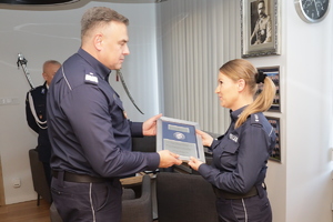 Komendant Wojewódzki Policji w Krakowie gratuluje policjantce