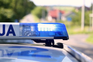 sygnały świetlne na dachu radiowozu