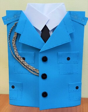 kartka w kształcie policyjnej gabardyny