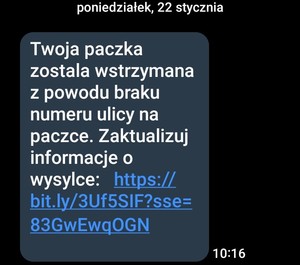 Screen sms - o podejrzanej treści z informacją o braku numeru na przesyłce oraz linkiem