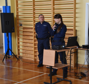 Umundurowani policjanci z Komendy Powiatowej Policji w Bochni